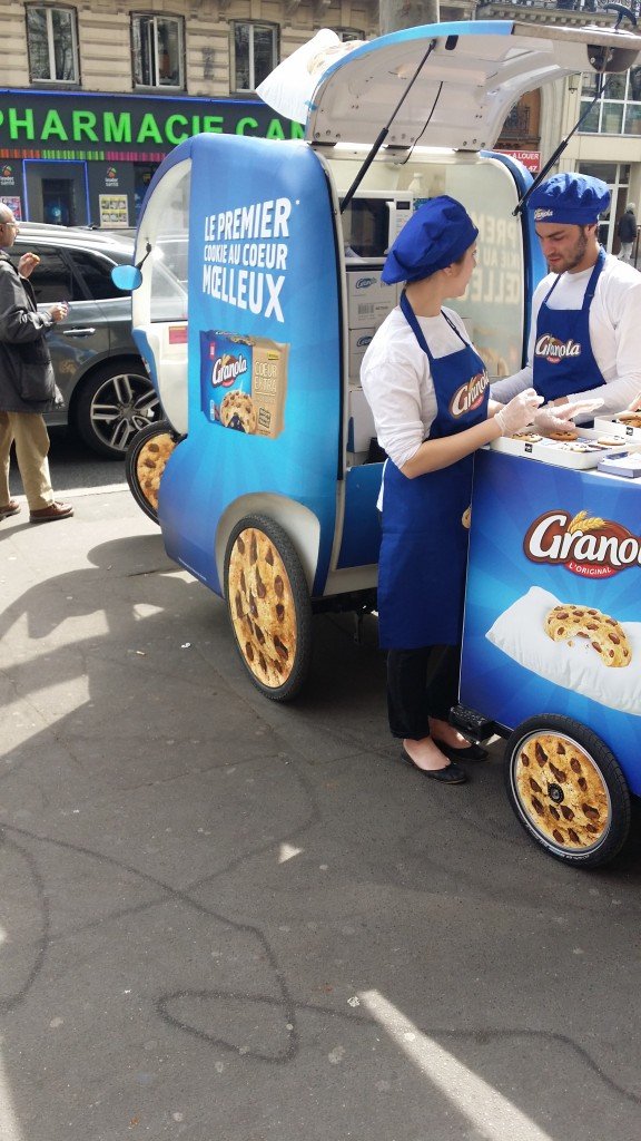 Une opération street marketing dans la rue pour Granola